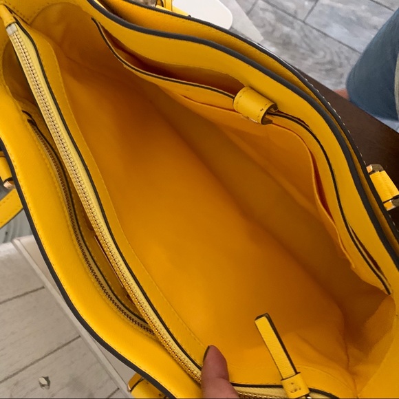 HP🎊Tory butch 💝 Robinson Saffiano Leather Tote - Picture 9 of 14